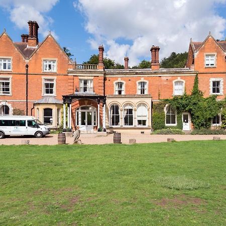 FSC Juniper Hall Ostello Mickleham Esterno foto