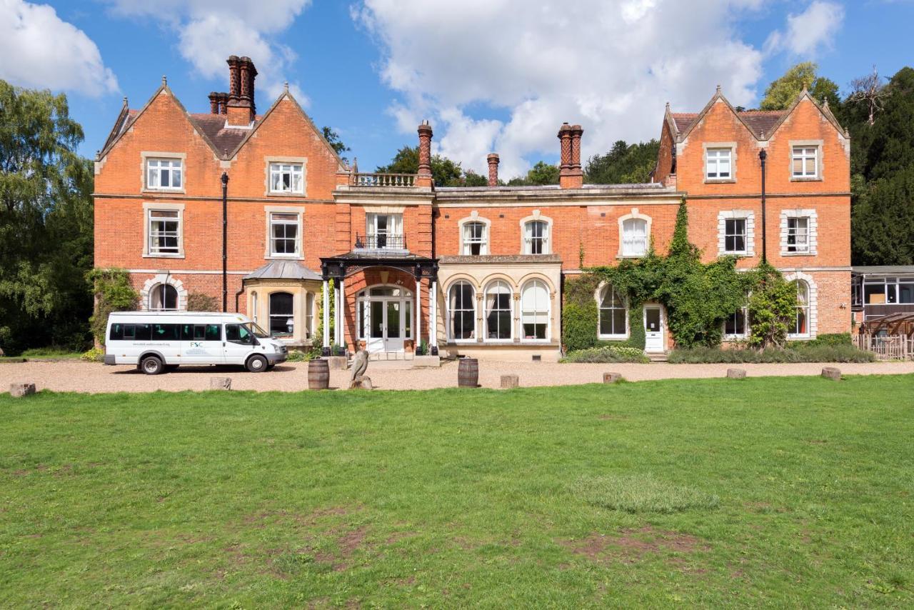 FSC Juniper Hall Ostello Mickleham Esterno foto